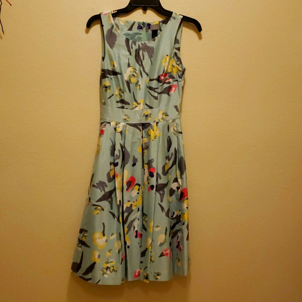 H&M summer dress. Size: 4.